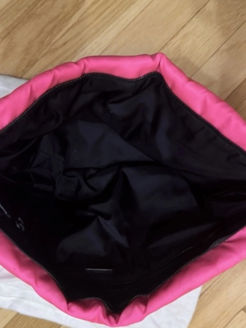 PRADA⭐️🌸Tessuto Nylon Soft padded Hot Pink! Neon! crossbody bag! Offers. - Picture 15 of 16